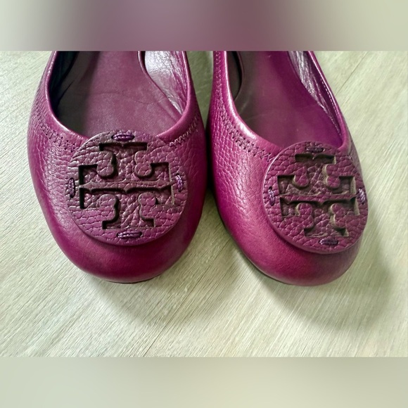 Tory Burch Purple Pebbled Leather Slip-On Emblem Cap Ballet Flats 8M - Picture 15 of 16
